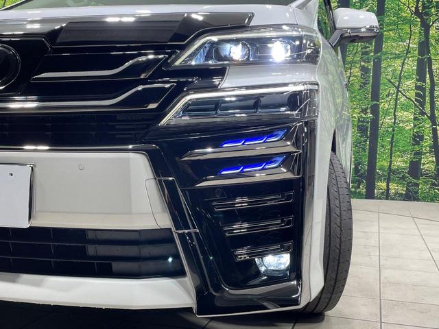 【ＬＥＤヘッドライト】悪天候や夜間走行時も良好な視界を確保し安心して運転できる高輝度ＬＥＤヘッドライトを装備！点灯速度が早く、消費電力も抑えられています。