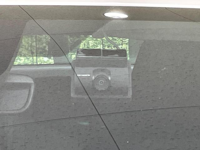 【ドライブレコーダー】安心・安全なカーライフに必須のドライブレコーダーを装備！走行中はもちろん、あおり運転や事故に遭遇した際の状況も映像で記録し、万一のリスクに備えます。