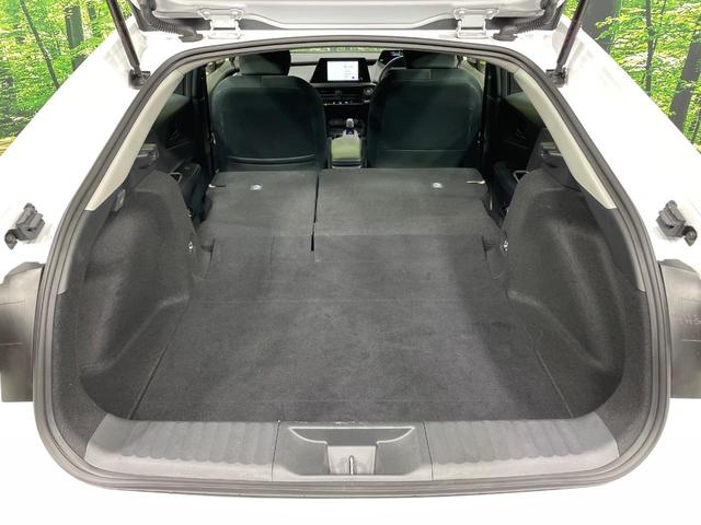後席を格納すると、これだけの広さが！シーンに合わせたシートアレンジで、大きな荷物も積むことが出来ます♪