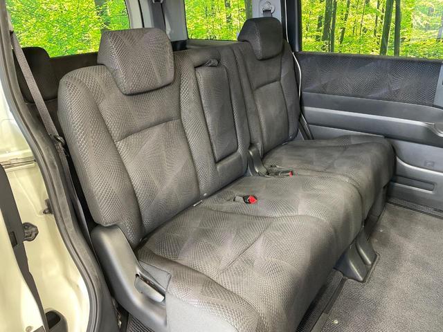 ステップワゴンスパーダ Ｚ　両側電動ドア　後席モニター　純正９インチナビ　禁煙車　スマートキー　ＨＩＤヘッド　ＥＴＣ　純正１６インチＡＷ　オートライト　オートエアコン　ＣＤ　ＤＶＤ再生　フルセグ　パドルシフト　フォグライト（8枚目）