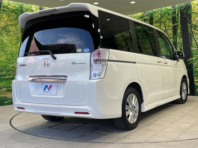 ステップワゴンスパーダ Ｚ　両側電動ドア　後席モニター　純正９インチナビ　禁煙車　スマートキー　ＨＩＤヘッド　ＥＴＣ　純正１６インチＡＷ　オートライト　オートエアコン　ＣＤ　ＤＶＤ再生　フルセグ　パドルシフト　フォグライト（17枚目）