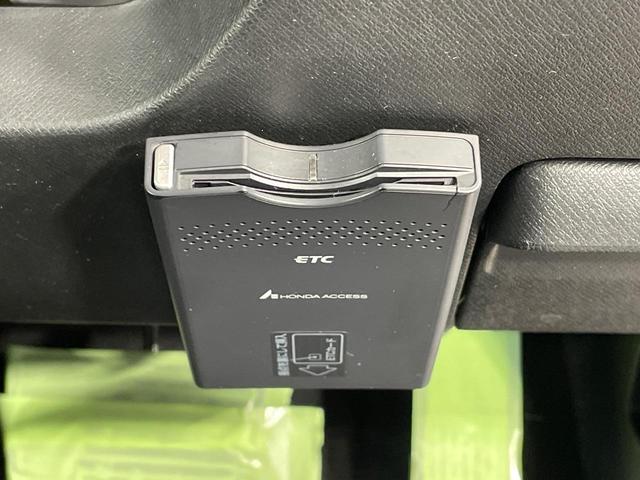 ステップワゴンスパーダ Ｚ　両側電動ドア　後席モニター　純正９インチナビ　禁煙車　スマートキー　ＨＩＤヘッド　ＥＴＣ　純正１６インチＡＷ　オートライト　オートエアコン　ＣＤ　ＤＶＤ再生　フルセグ　パドルシフト　フォグライト（34枚目）