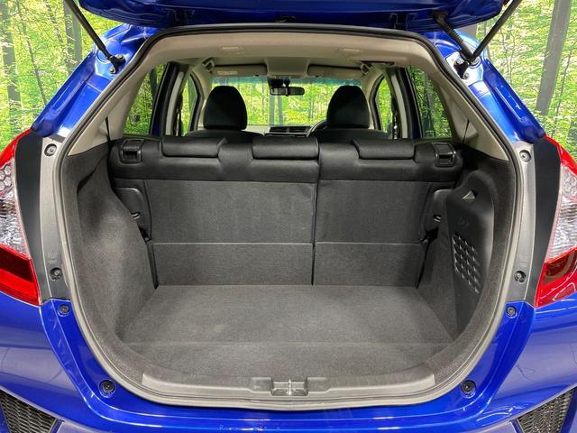 フィットハイブリッド Ｆパッケージ　メーカーナビ　バックカメラ　衝突軽減装置　禁煙車　スマートキー　ＬＥＤヘッド　ＥＴＣ　オートライト　オートエアコン　Ｂｌｕｅｔｏｏｔｈ　ＣＤ　ＤＶＤ再生　フルセグ　ステアリングスイッチ　電動格納ミラー（36枚目）