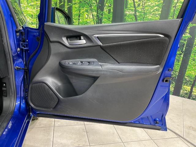 フィットハイブリッド Ｆパッケージ　メーカーナビ　バックカメラ　衝突軽減装置　禁煙車　スマートキー　ＬＥＤヘッド　ＥＴＣ　オートライト　オートエアコン　Ｂｌｕｅｔｏｏｔｈ　ＣＤ　ＤＶＤ再生　フルセグ　ステアリングスイッチ　電動格納ミラー（39枚目）