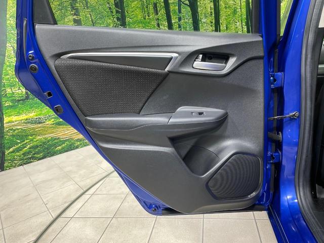 フィットハイブリッド Ｆパッケージ　メーカーナビ　バックカメラ　衝突軽減装置　禁煙車　スマートキー　ＬＥＤヘッド　ＥＴＣ　オートライト　オートエアコン　Ｂｌｕｅｔｏｏｔｈ　ＣＤ　ＤＶＤ再生　フルセグ　ステアリングスイッチ　電動格納ミラー（40枚目）