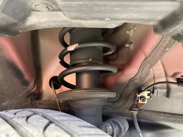 お車を安心してお乗りいただく為には、足回りの定期点検が欠かせません。サービスサポート（有償保証）では無料点検もご提供しており、安心のカーライフをお過ごしいただけるサポート体制が整っています。