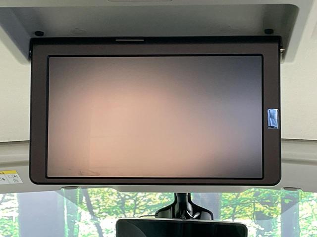 【フリップダウンモニター】大画面モニターで後席でもエンタメをお楽しみいただけます。小さなお子様にも大人気の装備です♪