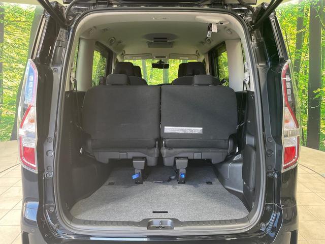 積み下ろしのしやすいデッキにはたっぷりと荷物を積み込んでいただけます。遊びから仕事まで、様々なシーンで頼れます♪