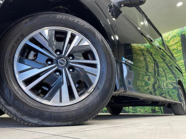 【純正１５インチアルミホイール】外観にマッチした純正アルミホイールを装着しております。各種社外アルミホイールや、スタッドレスタイヤも取扱いしております。是非ご相談ください♪