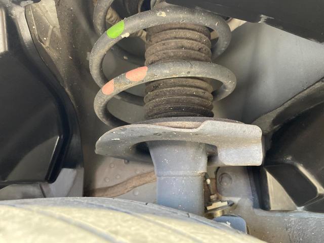 お車を安心してお乗りいただく為には、足回りの定期点検が欠かせません。サービスサポート（有償保証）では無料点検もご提供しており、安心のカーライフをお過ごしいただけるサポート体制が整っています。