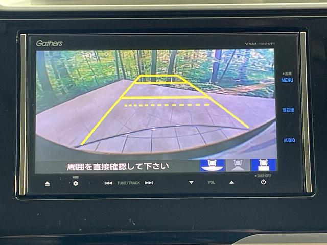 フィットハイブリッド Ｌパッケージ　純正ナビ　バックカメラ　衝突軽減装置　禁煙車　ハーフレザーシート　ドラレコ　スマートキー　ＬＥＤヘッド　ＥＴＣ　クルコン　オートライト　オートエアコン　Ｂｌｕｅｔｏｏｔｈ　ＣＤ　ＤＶＤ再生（4枚目）