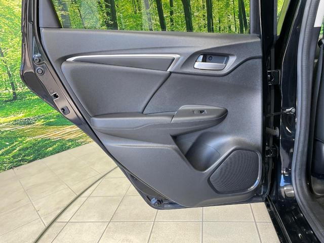 フィットハイブリッド Ｌパッケージ　純正ナビ　バックカメラ　衝突軽減装置　禁煙車　ハーフレザーシート　ドラレコ　スマートキー　ＬＥＤヘッド　ＥＴＣ　クルコン　オートライト　オートエアコン　Ｂｌｕｅｔｏｏｔｈ　ＣＤ　ＤＶＤ再生（42枚目）