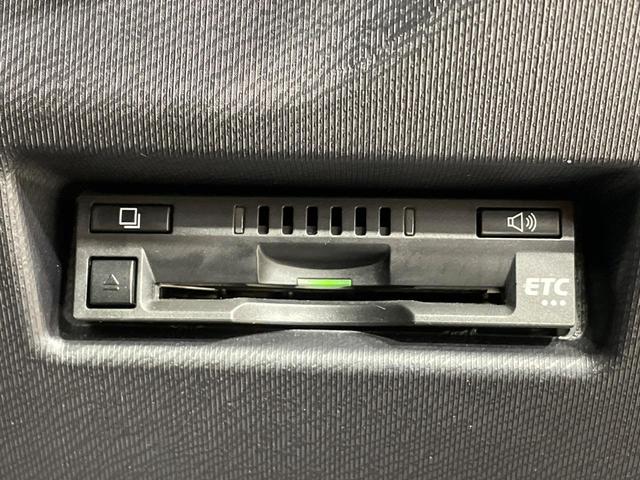 アクア Ｓスタイルブラック　純正ナビ　バックカメラ　衝突被害軽減システム　禁煙車　ドラレコ　スマートキー　ビルトインＥＴＣ　シートヒーター　オートハイビーム　車線逸脱警報　オートライト　オートエアコン　Ｂｌｕｅｔｏｏｔ（7枚目）