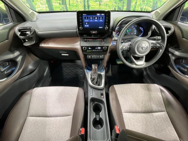ヤリスクロス ハイブリッドＺ　モデリスタエアロ　全周囲カメラ　純正８型ディスプレイ　衝突軽減装置　レーダークルーズ　禁煙車　ハーフレザーシート　前席シートヒーター　パワーシート　ドラレコ　コーナーセンサー　ＬＥＤヘッド　ＥＴＣ（2枚目）