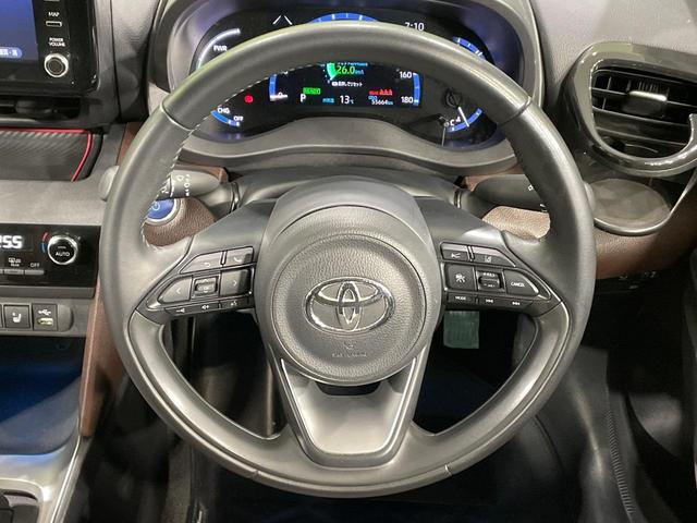 ヤリスクロス ハイブリッドＺ　モデリスタエアロ　全周囲カメラ　純正８型ディスプレイ　衝突軽減装置　レーダークルーズ　禁煙車　ハーフレザーシート　前席シートヒーター　パワーシート　ドラレコ　コーナーセンサー　ＬＥＤヘッド　ＥＴＣ（11枚目）