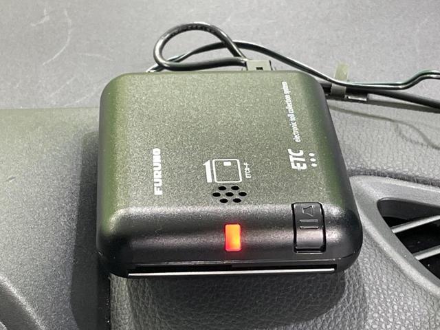 ヤリスクロス ハイブリッドＺ　全周囲カメラ　純正８インチナビ　衝突被害軽減システム　レーダークルーズ　パワーシート　コーナーセンサー　スマートキー　ＬＥＤヘッド　ＥＴＣ　純正１８インチアルミ　オートハイビーム　車線逸脱警報（6枚目）