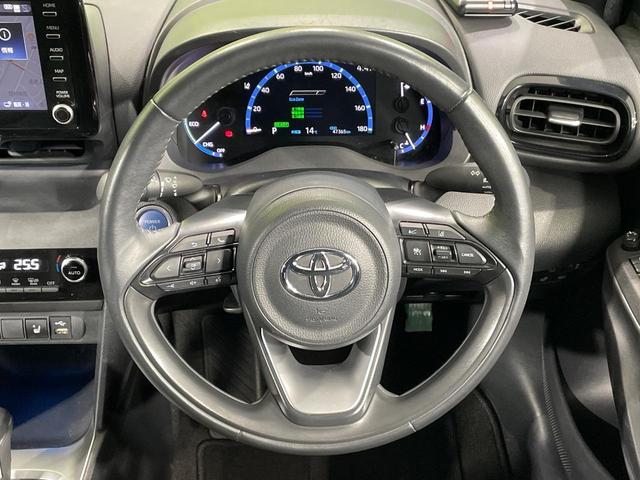 ヤリスクロス ハイブリッドＺ　全周囲カメラ　純正８インチナビ　衝突被害軽減システム　レーダークルーズ　パワーシート　コーナーセンサー　スマートキー　ＬＥＤヘッド　ＥＴＣ　純正１８インチアルミ　オートハイビーム　車線逸脱警報（11枚目）