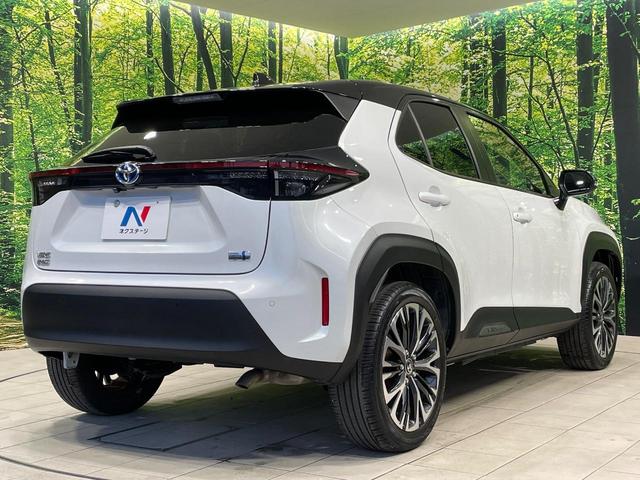 ヤリスクロス ハイブリッドＺ　全周囲カメラ　純正８インチナビ　衝突被害軽減システム　レーダークルーズ　パワーシート　コーナーセンサー　スマートキー　ＬＥＤヘッド　ＥＴＣ　純正１８インチアルミ　オートハイビーム　車線逸脱警報（17枚目）