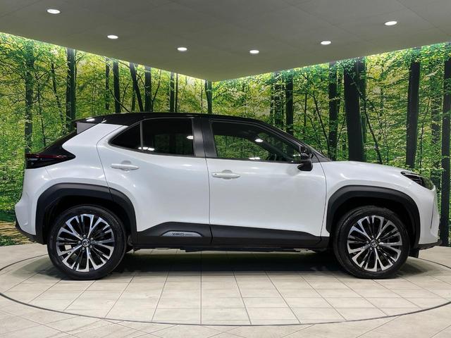 ヤリスクロス ハイブリッドＺ　全周囲カメラ　純正８インチナビ　衝突被害軽減システム　レーダークルーズ　パワーシート　コーナーセンサー　スマートキー　ＬＥＤヘッド　ＥＴＣ　純正１８インチアルミ　オートハイビーム　車線逸脱警報（27枚目）