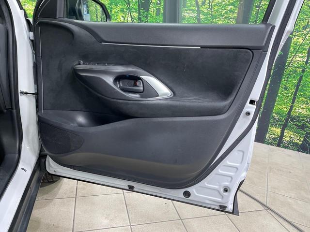 ヤリスクロス ハイブリッドＺ　全周囲カメラ　純正８インチナビ　衝突被害軽減システム　レーダークルーズ　パワーシート　コーナーセンサー　スマートキー　ＬＥＤヘッド　ＥＴＣ　純正１８インチアルミ　オートハイビーム　車線逸脱警報（32枚目）