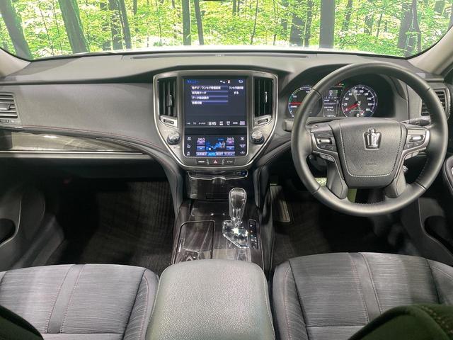 クラウンハイブリッド アスリートＳ　純正８型ナビ　バックカメラ　衝突被害軽減システム　レーダークルーズ　禁煙車　ドラレコ　コーナーセンサー　スマートキー　ＬＥＤヘッド　ＥＴＣ　純正１８インチアルミ　オートライト　デュアルエアコン（2枚目）