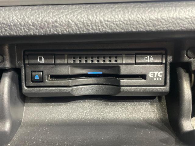 クラウンハイブリッド アスリートＳ　純正８型ナビ　バックカメラ　衝突被害軽減システム　レーダークルーズ　禁煙車　ドラレコ　コーナーセンサー　スマートキー　ＬＥＤヘッド　ＥＴＣ　純正１８インチアルミ　オートライト　デュアルエアコン（6枚目）