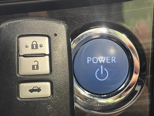 クラウンハイブリッド アスリートＳ　純正８型ナビ　バックカメラ　衝突被害軽減システム　レーダークルーズ　禁煙車　ドラレコ　コーナーセンサー　スマートキー　ＬＥＤヘッド　ＥＴＣ　純正１８インチアルミ　オートライト　デュアルエアコン（7枚目）