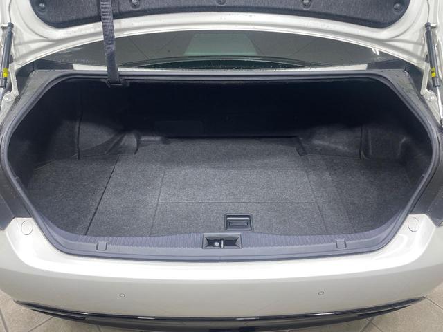 クラウンハイブリッド アスリートＳ　純正８型ナビ　バックカメラ　衝突被害軽減システム　レーダークルーズ　禁煙車　ドラレコ　コーナーセンサー　スマートキー　ＬＥＤヘッド　ＥＴＣ　純正１８インチアルミ　オートライト　デュアルエアコン（10枚目）