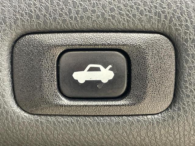 クラウンハイブリッド アスリートＳ　純正８型ナビ　バックカメラ　衝突被害軽減システム　レーダークルーズ　禁煙車　ドラレコ　コーナーセンサー　スマートキー　ＬＥＤヘッド　ＥＴＣ　純正１８インチアルミ　オートライト　デュアルエアコン（41枚目）