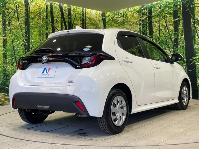 ヤリス ハイブリッドＸ　バックカメラ　衝突被害軽減システム　レーダークルーズ　禁煙車　コーナーセンサー　ビルトインＥＴＣ　車線逸脱警報　オートライト　オートエアコン　Ｂｌｕｅｔｏｏｔｈ（6枚目）