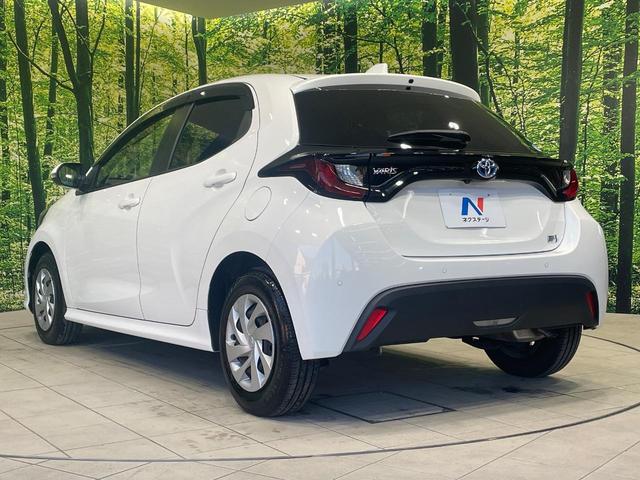 ヤリス ハイブリッドＸ　バックカメラ　衝突被害軽減システム　レーダークルーズ　禁煙車　コーナーセンサー　ビルトインＥＴＣ　車線逸脱警報　オートライト　オートエアコン　Ｂｌｕｅｔｏｏｔｈ（8枚目）