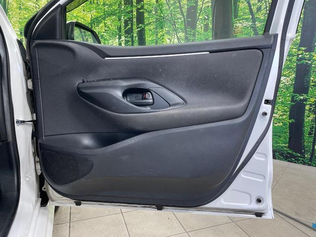 ヤリス ハイブリッドＸ　バックカメラ　衝突被害軽減システム　レーダークルーズ　禁煙車　コーナーセンサー　ビルトインＥＴＣ　車線逸脱警報　オートライト　オートエアコン　Ｂｌｕｅｔｏｏｔｈ（14枚目）