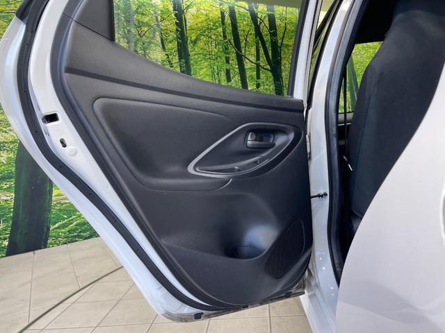 ヤリス ハイブリッドＸ　バックカメラ　衝突被害軽減システム　レーダークルーズ　禁煙車　コーナーセンサー　ビルトインＥＴＣ　車線逸脱警報　オートライト　オートエアコン　Ｂｌｕｅｔｏｏｔｈ（17枚目）