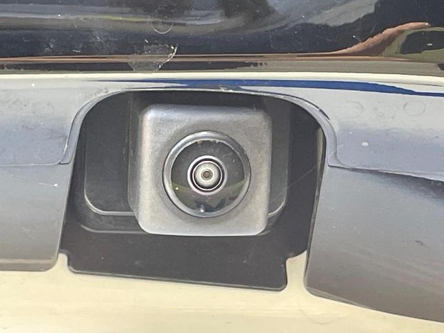 ヤリス ハイブリッドＸ　バックカメラ　衝突被害軽減システム　レーダークルーズ　禁煙車　コーナーセンサー　ビルトインＥＴＣ　車線逸脱警報　オートライト　オートエアコン　Ｂｌｕｅｔｏｏｔｈ（18枚目）