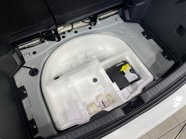 ヤリス ハイブリッドＸ　バックカメラ　衝突被害軽減システム　レーダークルーズ　禁煙車　コーナーセンサー　ビルトインＥＴＣ　車線逸脱警報　オートライト　オートエアコン　Ｂｌｕｅｔｏｏｔｈ（22枚目）