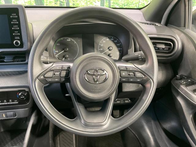 ヤリス ハイブリッドＸ　バックカメラ　衝突被害軽減システム　レーダークルーズ　禁煙車　コーナーセンサー　ビルトインＥＴＣ　車線逸脱警報　オートライト　オートエアコン　Ｂｌｕｅｔｏｏｔｈ（24枚目）