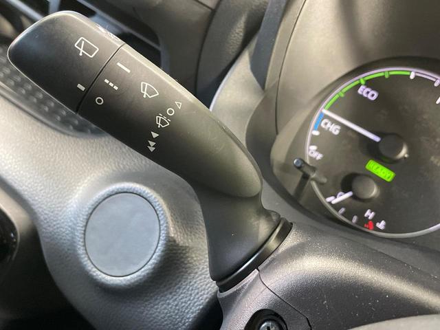 ヤリス ハイブリッドＸ　バックカメラ　衝突被害軽減システム　レーダークルーズ　禁煙車　コーナーセンサー　ビルトインＥＴＣ　車線逸脱警報　オートライト　オートエアコン　Ｂｌｕｅｔｏｏｔｈ（28枚目）