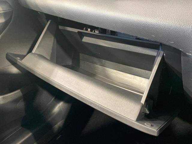 ヤリス ハイブリッドＸ　バックカメラ　衝突被害軽減システム　レーダークルーズ　禁煙車　コーナーセンサー　ビルトインＥＴＣ　車線逸脱警報　オートライト　オートエアコン　Ｂｌｕｅｔｏｏｔｈ（30枚目）