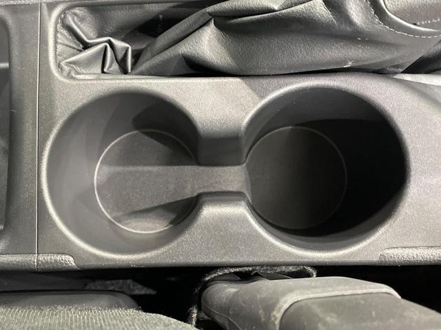 ヤリス ハイブリッドＸ　バックカメラ　衝突被害軽減システム　レーダークルーズ　禁煙車　コーナーセンサー　ビルトインＥＴＣ　車線逸脱警報　オートライト　オートエアコン　Ｂｌｕｅｔｏｏｔｈ（32枚目）