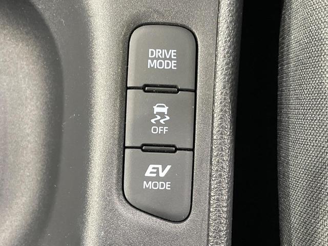 ヤリス ハイブリッドＸ　バックカメラ　衝突被害軽減システム　レーダークルーズ　禁煙車　コーナーセンサー　ビルトインＥＴＣ　車線逸脱警報　オートライト　オートエアコン　Ｂｌｕｅｔｏｏｔｈ（33枚目）