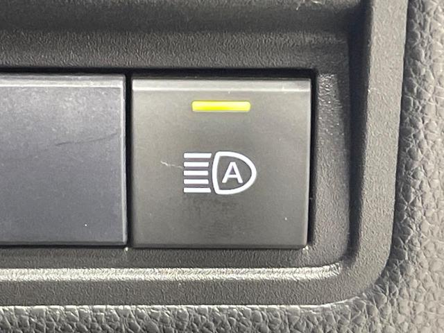 ヤリス ハイブリッドＸ　バックカメラ　衝突被害軽減システム　レーダークルーズ　禁煙車　コーナーセンサー　ビルトインＥＴＣ　車線逸脱警報　オートライト　オートエアコン　Ｂｌｕｅｔｏｏｔｈ（44枚目）