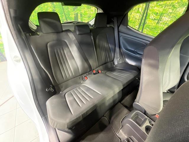 ヤリス ハイブリッドＸ　バックカメラ　衝突被害軽減システム　レーダークルーズ　禁煙車　コーナーセンサー　ビルトインＥＴＣ　車線逸脱警報　オートライト　オートエアコン　Ｂｌｕｅｔｏｏｔｈ（48枚目）