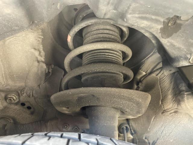 ヤリス ハイブリッドＸ　バックカメラ　衝突被害軽減システム　レーダークルーズ　禁煙車　コーナーセンサー　ビルトインＥＴＣ　車線逸脱警報　オートライト　オートエアコン　Ｂｌｕｅｔｏｏｔｈ（52枚目）