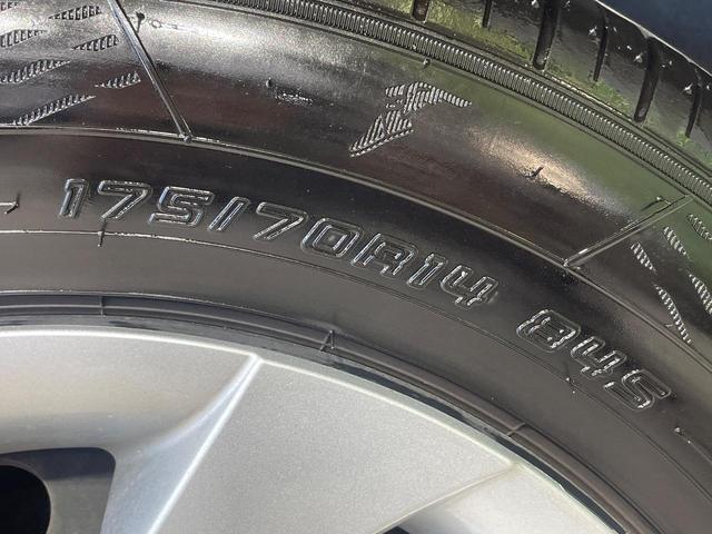 ヤリス ハイブリッドＸ　バックカメラ　衝突被害軽減システム　レーダークルーズ　禁煙車　コーナーセンサー　ビルトインＥＴＣ　車線逸脱警報　オートライト　オートエアコン　Ｂｌｕｅｔｏｏｔｈ（54枚目）