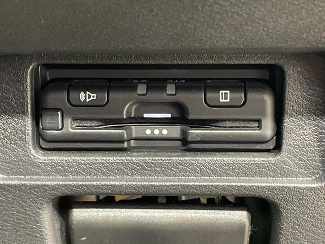 ノート Ｓ　純正９インチナビ　全周囲カメラ　衝突被害軽減システム　禁煙車　ドラレコ　コーナーセンサー　スマートキー　ＬＥＤヘッド　ＥＴＣ　オートハイビーム　車線逸脱警報　オートライト　オートエアコン（7枚目）