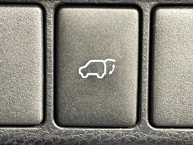 ハリアー プログレス　メーカー９インチナビ　全周囲カメラ　ＪＢＬサウンド　衝突被害軽減システム　電動リアゲート　レザーシート　パワーシート　ドラレコ　コーナーセンサー　スマートキー　ＬＥＤヘッド　ビルトインＥＴＣ　クルコン（6枚目）