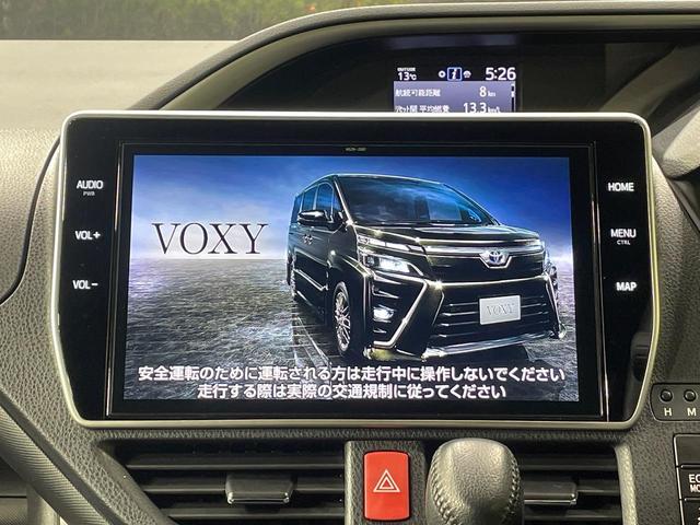 ヴォクシー ＺＳ　煌ＩＩＩ　両側電動ドア　純正１０型ナビ　後席モニター　バックカメラ　衝突軽減装置　禁煙車　ハーフレザーシート　ドラレコ　コーナーセンサー　スマートキー　ＬＥＤヘッド　ビルトインＥＴＣ（3枚目）