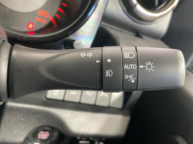 ジムニー ＸＣ　４ＷＤ　ターボ　届出済未使用車　衝突被害軽減システム　コーナーセンサー　スマートキー　ＬＥＤヘッド　クルコン　純正１６インチアルミ　オートハイビーム　車線逸脱警報　オートライト　オートエアコン（6枚目）