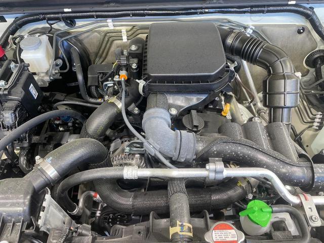 ジムニー ＸＣ　４ＷＤ　ターボ　届出済未使用車　衝突被害軽減システム　コーナーセンサー　スマートキー　ＬＥＤヘッド　クルコン　純正１６インチアルミ　オートハイビーム　車線逸脱警報　オートライト　オートエアコン（18枚目）