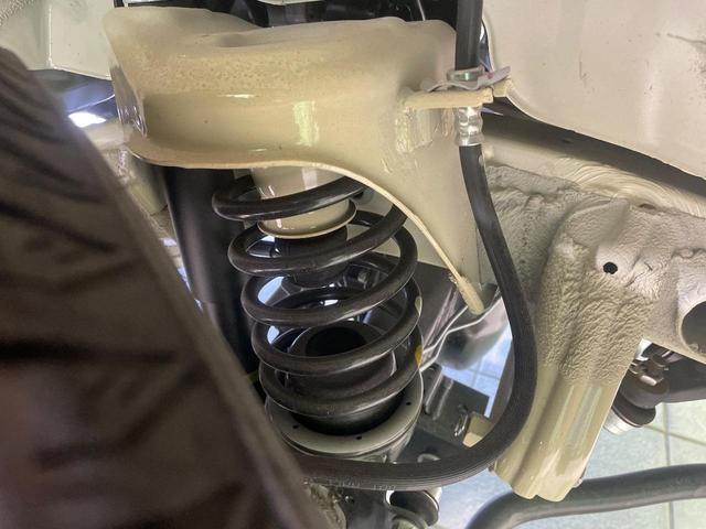 ジムニー ＸＣ　４ＷＤ　ターボ　届出済未使用車　衝突被害軽減システム　コーナーセンサー　スマートキー　ＬＥＤヘッド　クルコン　純正１６インチアルミ　オートハイビーム　車線逸脱警報　オートライト　オートエアコン（20枚目）